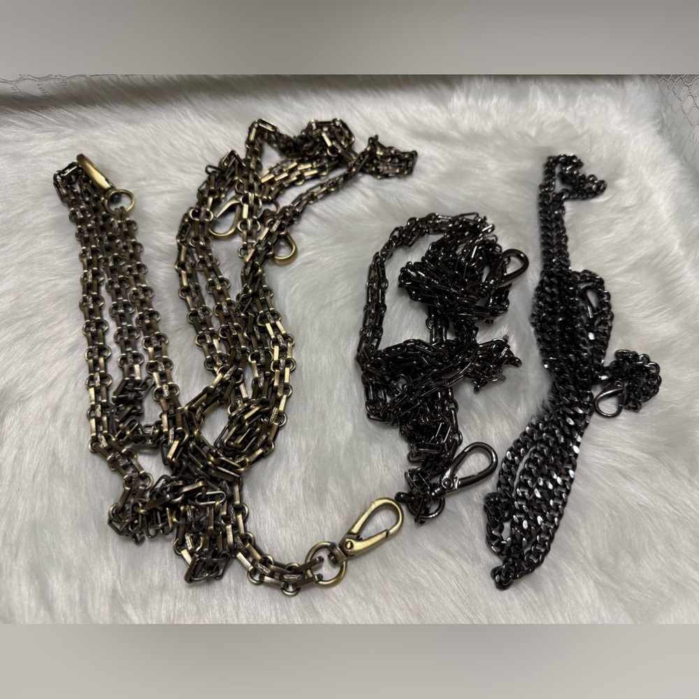 Assorted chain replacement straps.